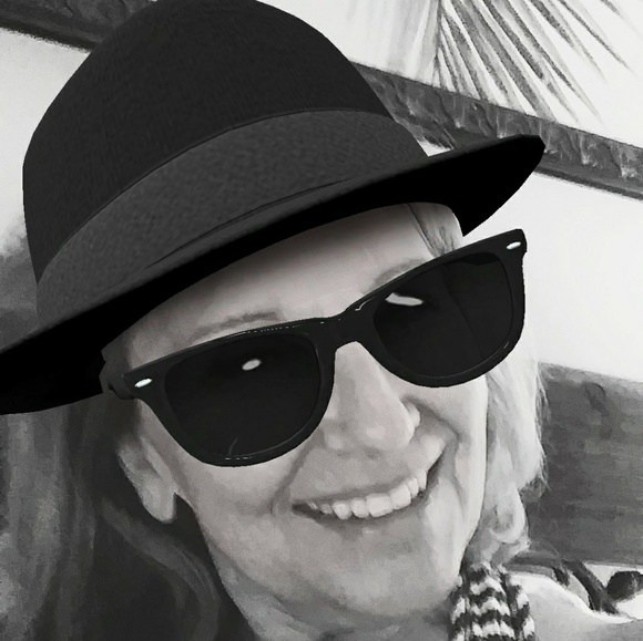 Meet your Posher, Lorri - Picture 1 of 2